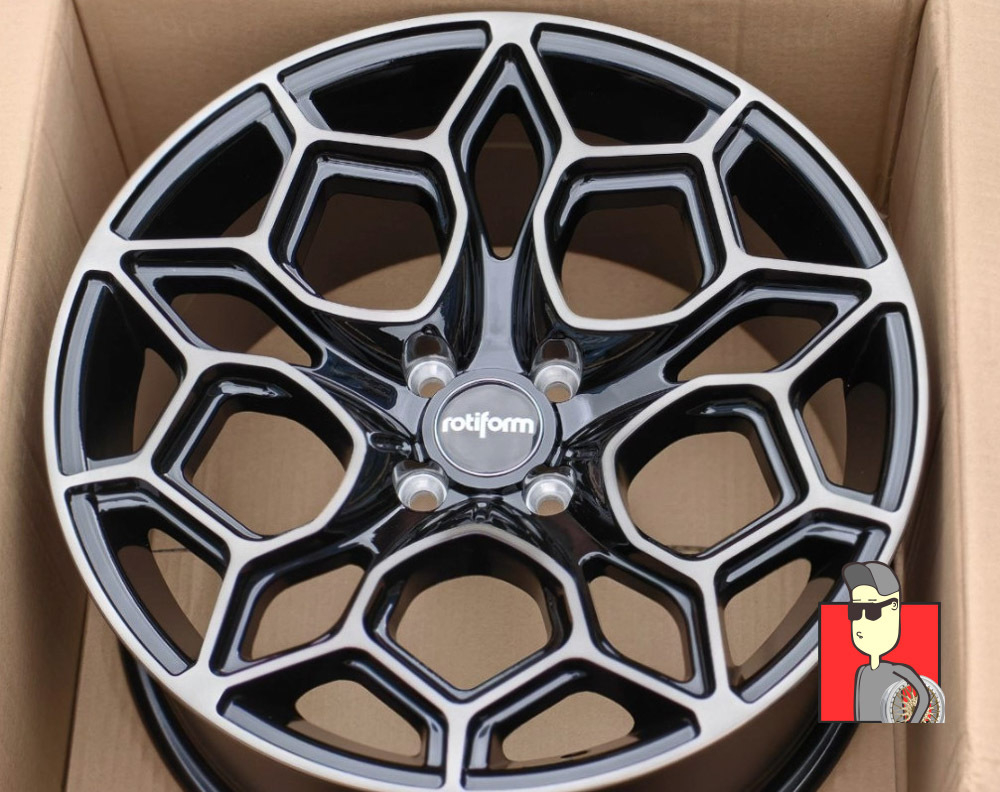 Комплект дисков Rotiform 17x8.5 et30 4x98
