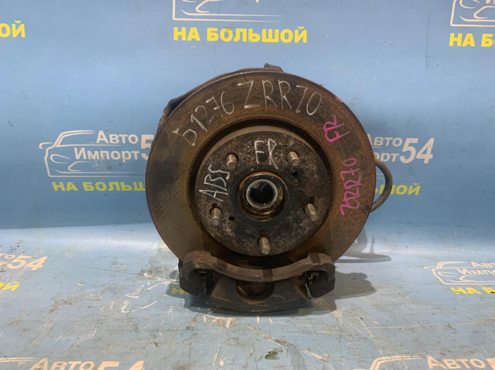 Суппорт тормозной передний правый TOYOTA NOAH 2007-2013