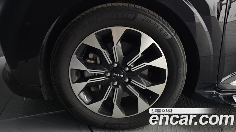 KIA Canival Gasoline 9-Seater Hi-Limousine — 2022