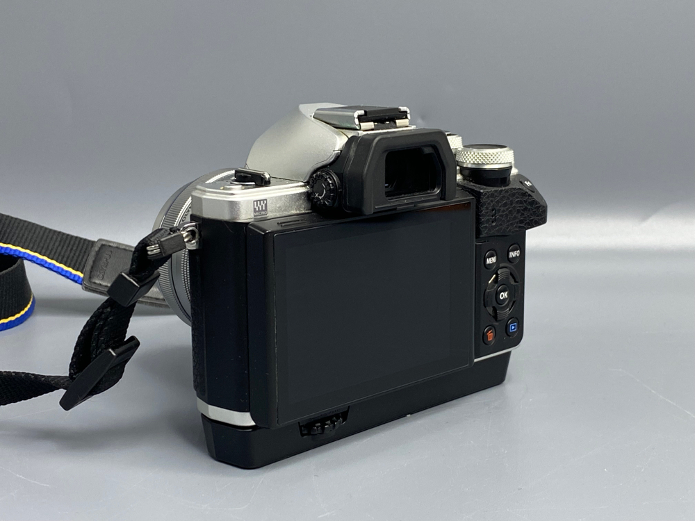 Olympus OM-D E-M10 Mark II + 14-42 мм
