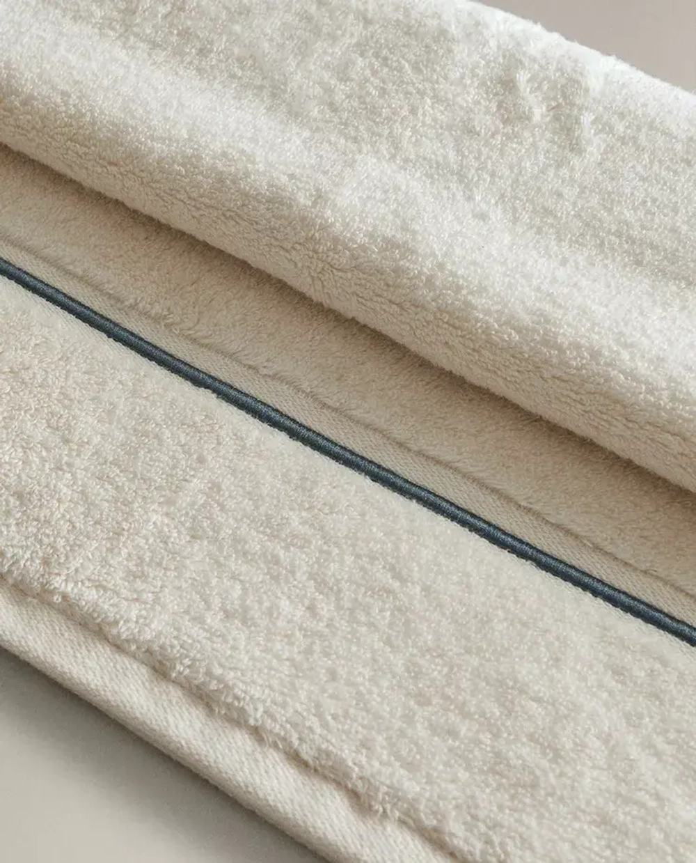 ZARA HOME ПОЛОТЕНЦЕ С ВЫШИТОЙ КАЙМОЙ, СИНИЙ