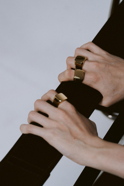 Кольцо signet gold