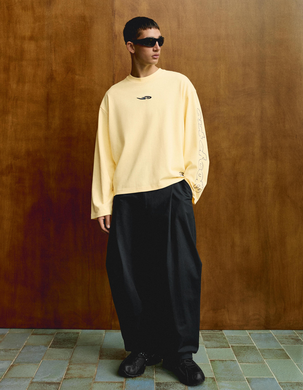 Мужской лонгслив boxy fit OUT OF CORE, арт. 3849/099 - BERSHKA