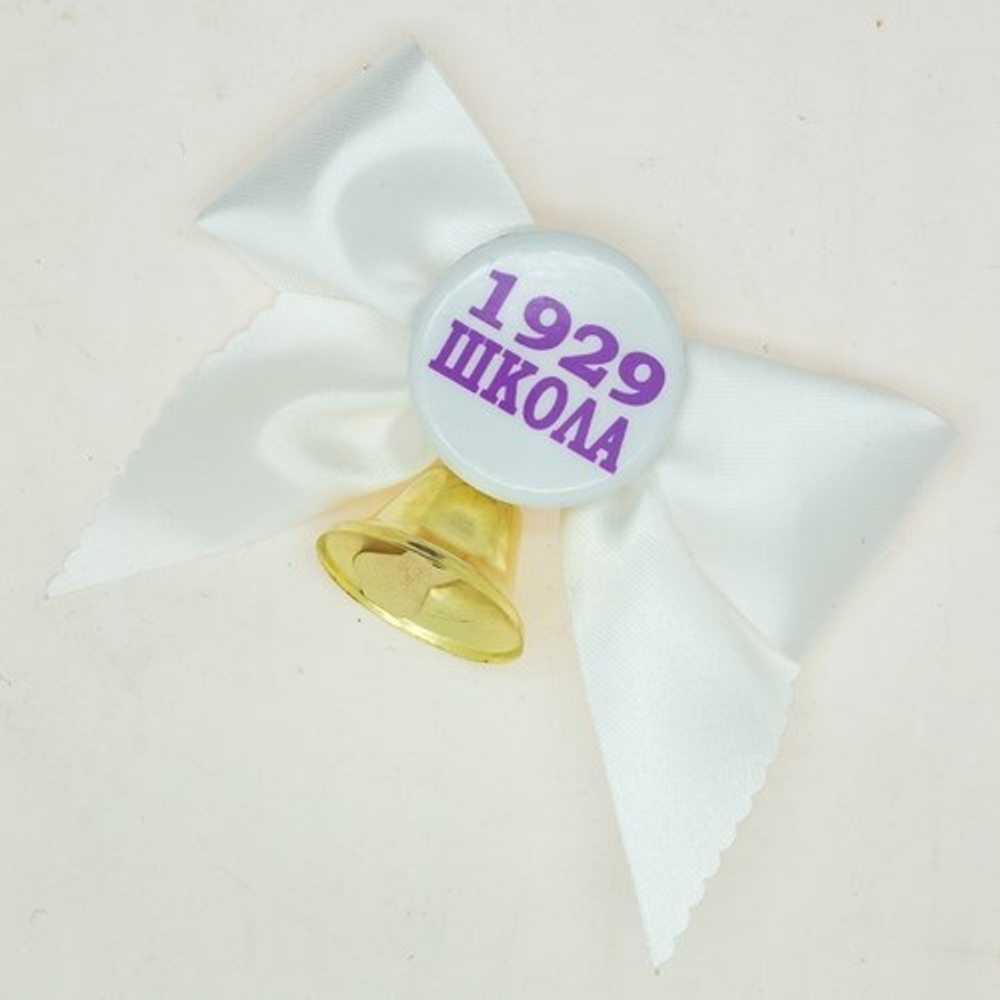 Бант с колокольчиком LOGO, цвет белый.