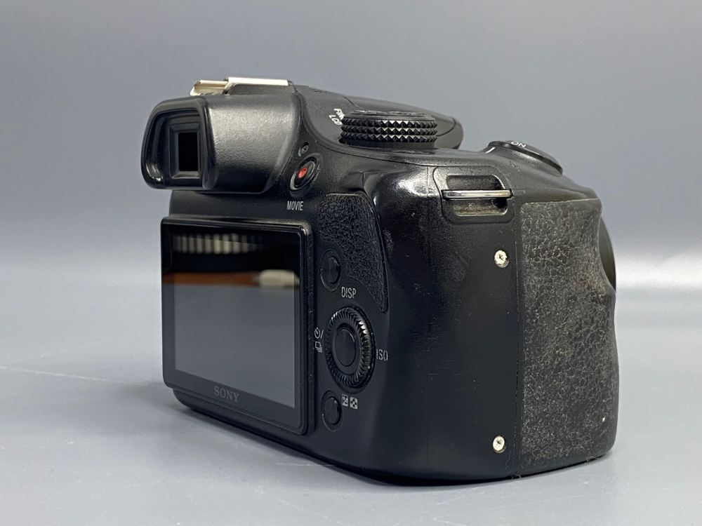 Sony Alpha A3500 Kit 18–50mm — 55 500 кадров (не заряжается через micro-USB)