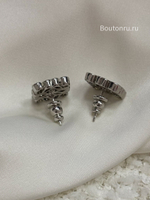 Серьги гвоздики Лоэв. серебристые логотип