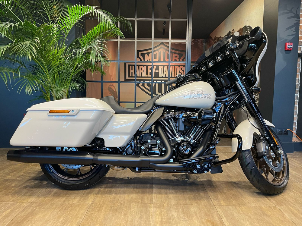 Harley-Davidson Street Glide ST White Sand Pearl / Черный (с НДС)