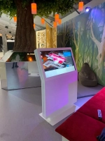 Сенсорный киоск Aura 32"