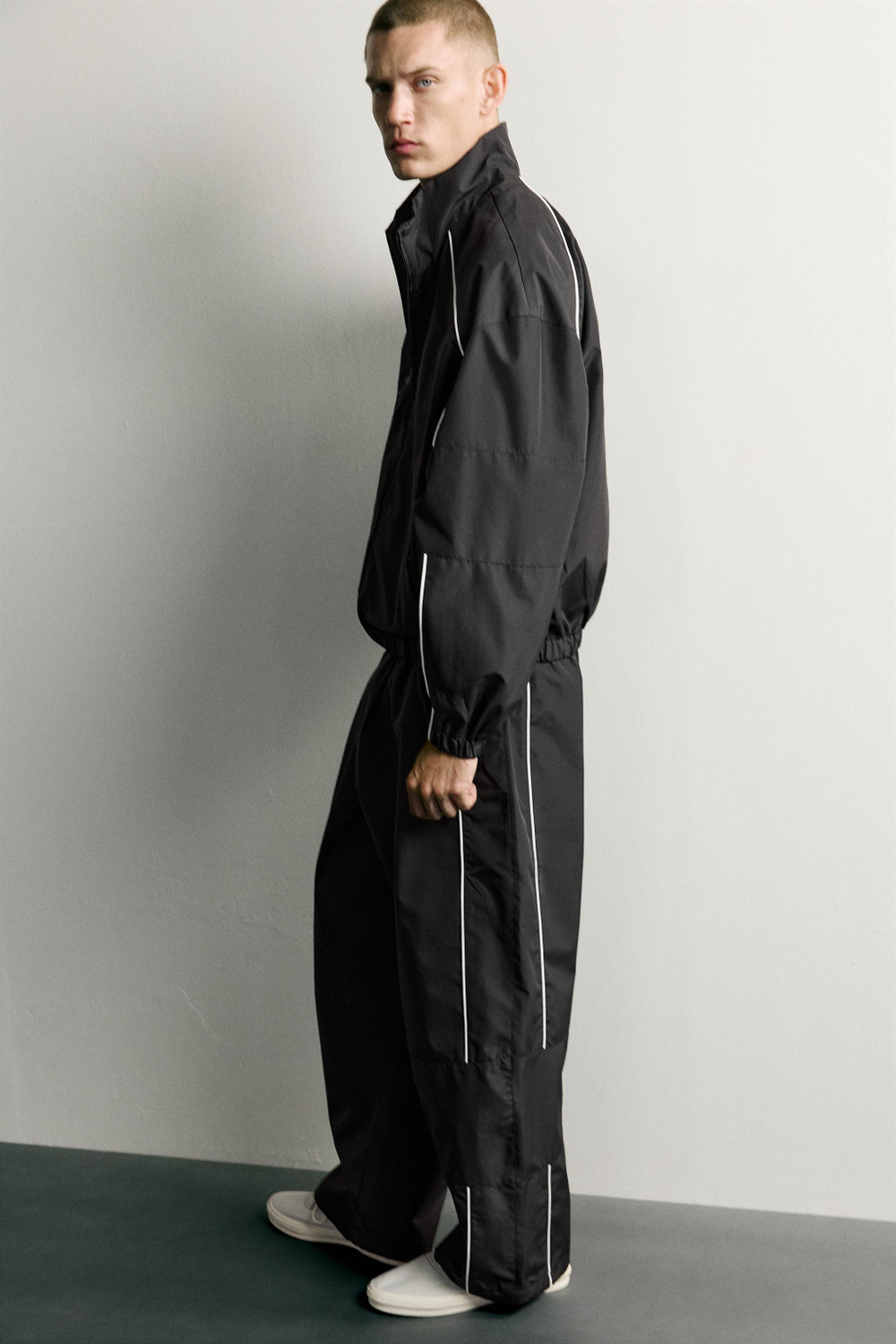 БРЮКИ WATER-REPELLENT С КОНТРАСТНОЙ ОТДЕЛКОЙ — ZARA