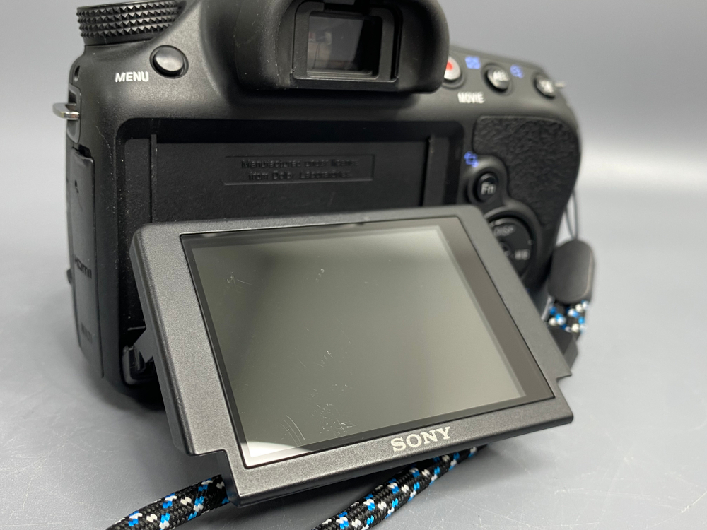 Sony A58 Kit 18-55mm Скол на объективе