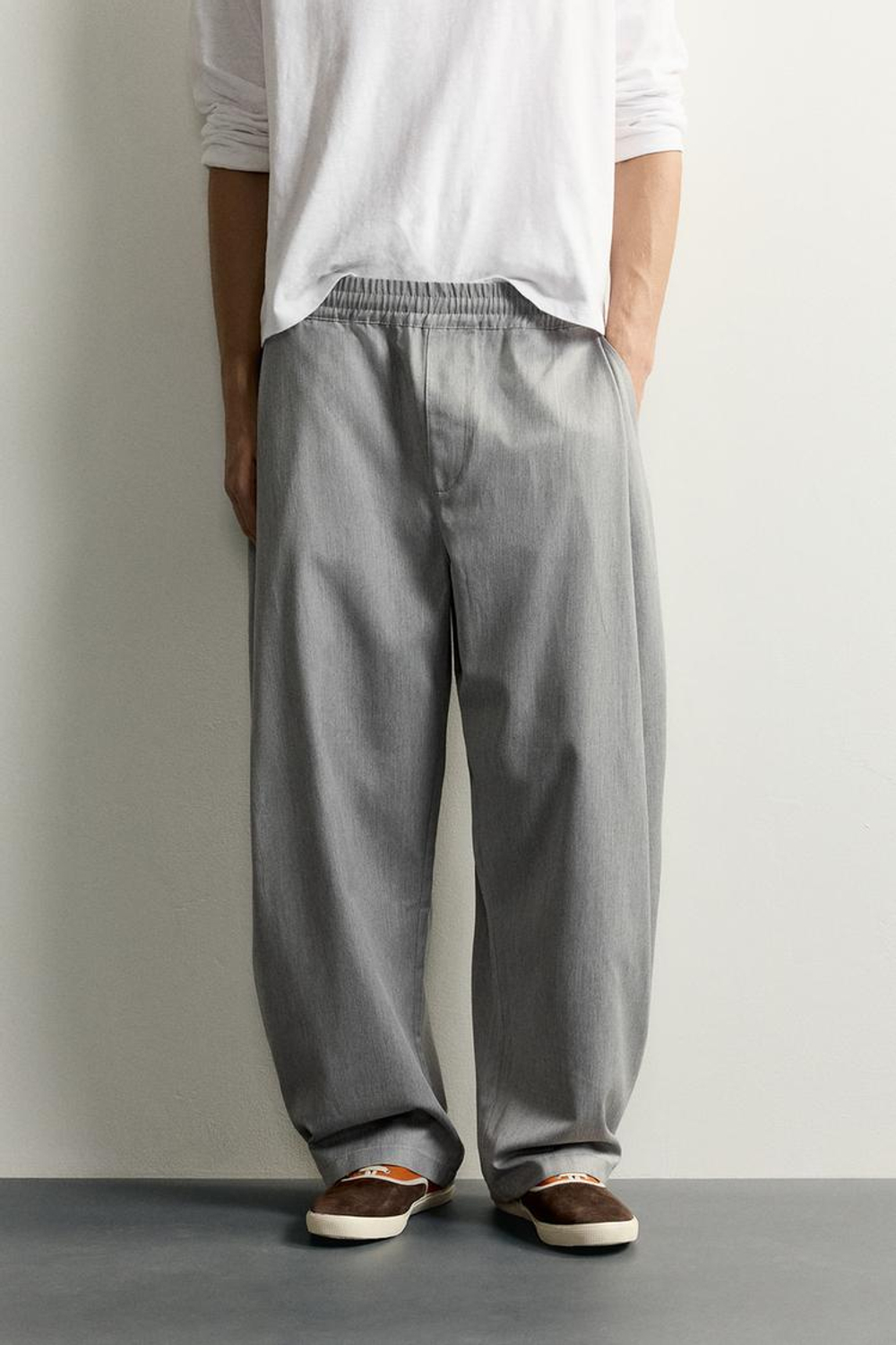 ZARA БРЮКИ BALLOON FIT С БОКОВЫМИ ЗАЩИПАМИ, МЯГКИЙ СЕРЫЙ