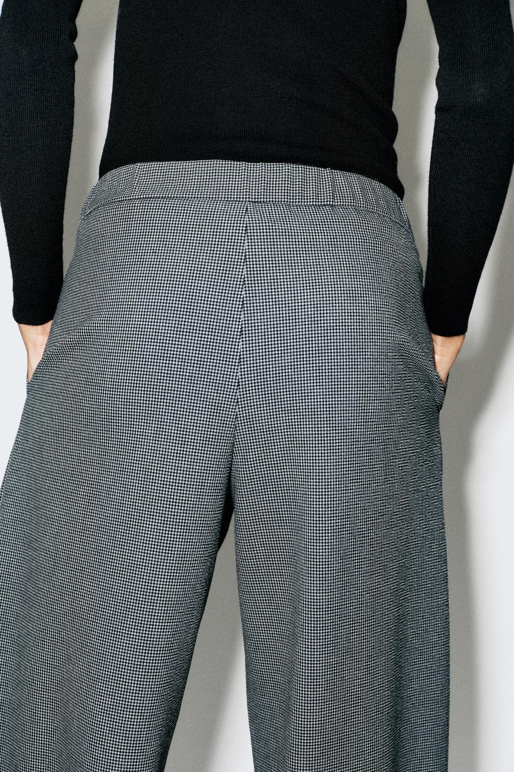 ZARA БРЮКИ BARREL СО СКЛАДКАМИ, ЧЕРНЫЙ/ЭКРЮ
