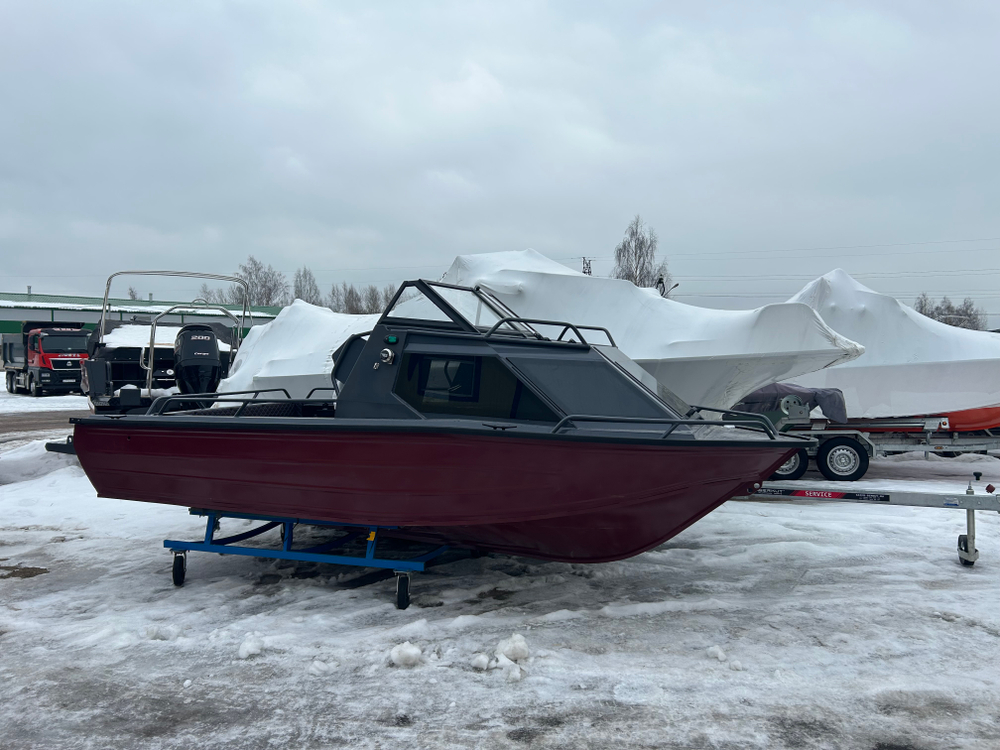 Алюминиевая моторная лодка BERKUT M-HT. В наличии. Бордовый/графит