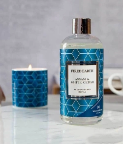 Wax Lyrical Ароматическая свеча Fired Earth 6x6 см 17 часов Assam & White Cedar FE1805