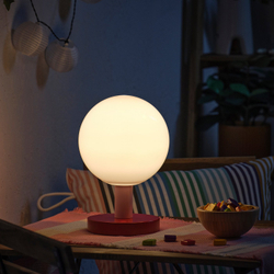 IKEA SOLVINDEN  (ИКЕА СОЛВИНДЕН)  -  Светильник декоративный LED - на батарейках, шар, красный/светло-розовый, 26 см