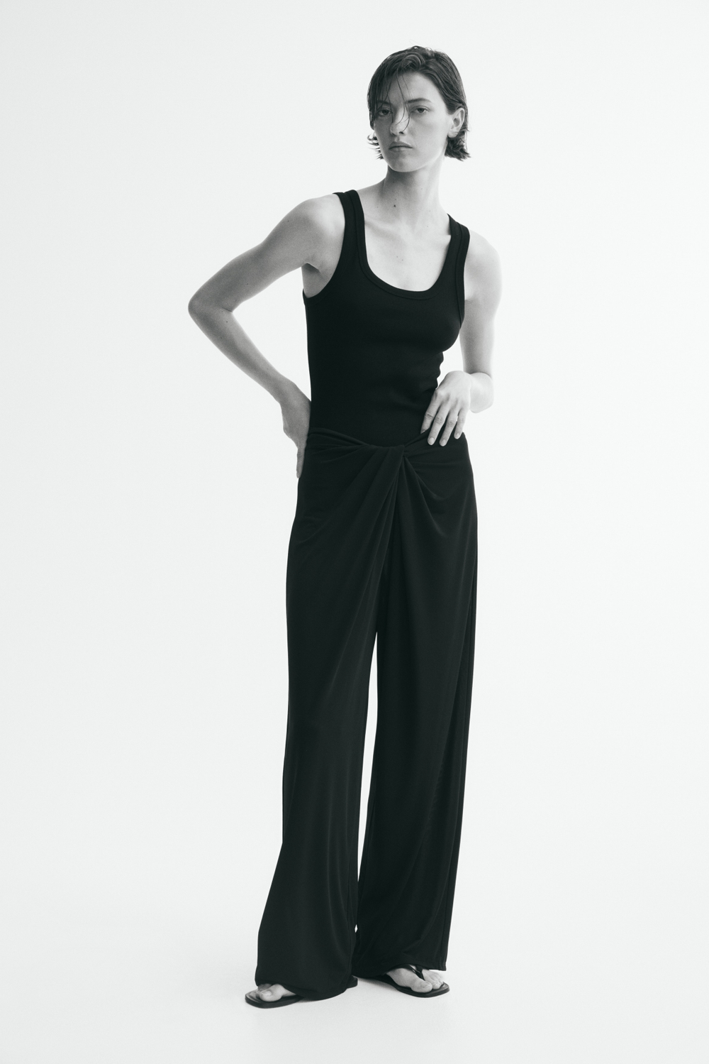 Брюки из джерси с перекрутом - H&M