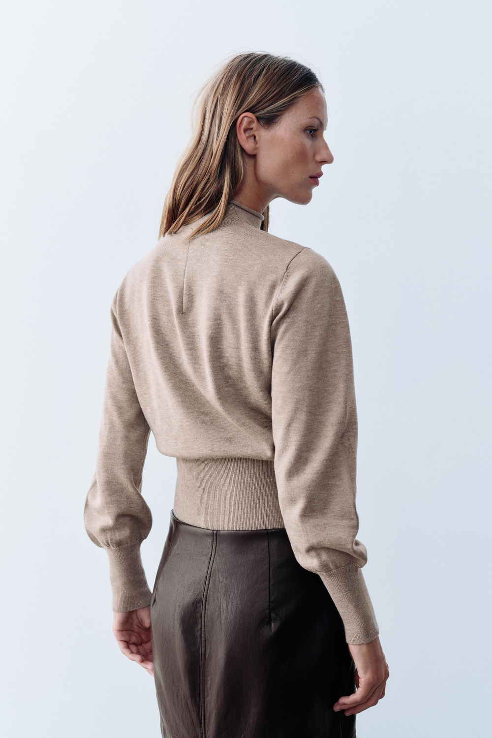СВИТЕР С ВЫСОКИМ ВОРОТНИКОМ И ПУГОВИЦАМИ — ZARA