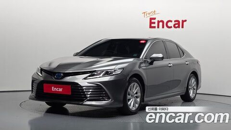 Toyota Camry 2.5 LE Hybrid — 2022