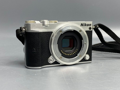 Nikon 1 J5 Kit 10-30mm F/3.5-5.6 VR PD-Zoom, объектив не работает