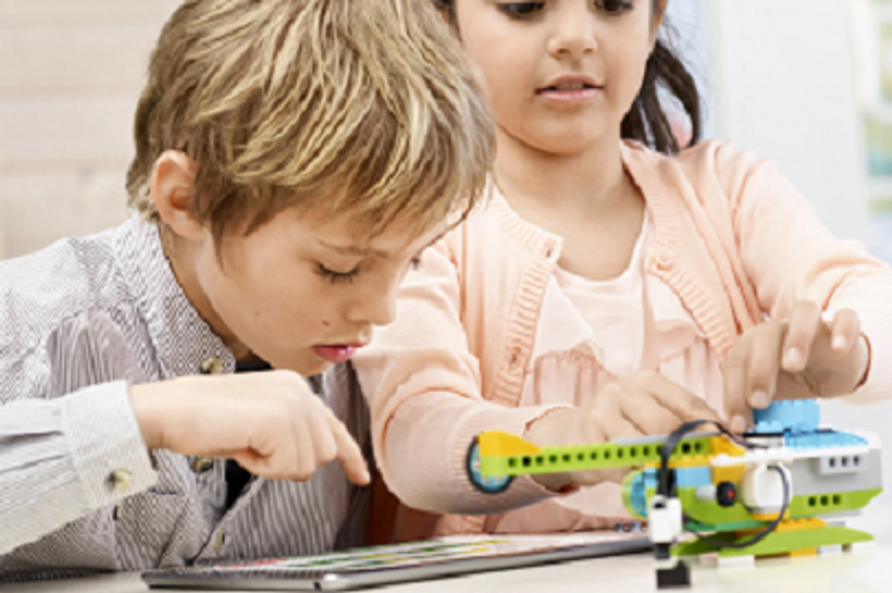 Программирование на Scratch на базе WeDo 2.0 (видео)