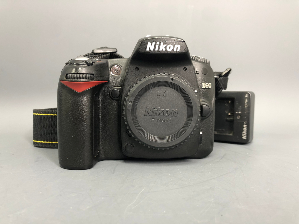 Nikon D90 36.200 кадров
