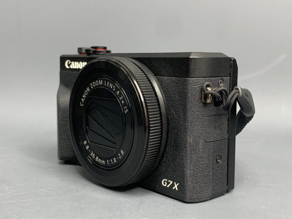 Canon G7X Mark III