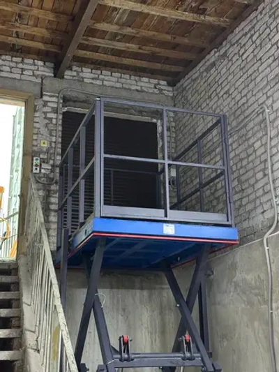 Ножничный стол