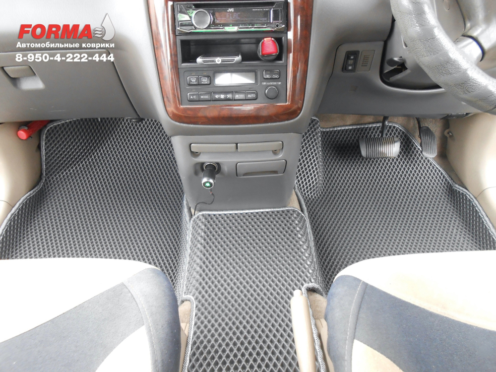 Toyota Gaia XM15 4WD комплектация с капитанскими креслами