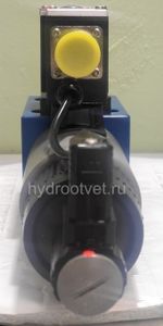 4WREE10E1-75-2X/G24K31/A1V - Пропорциональный распределитель с обратной связью по положению золотника со встроенным усилителем Ду10, A1 = ±10 В, номинальный расход 75 л/мин, схема E1-