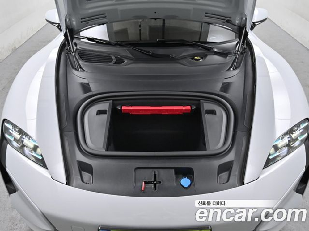 Porsche Taycan Turbo — 2025
