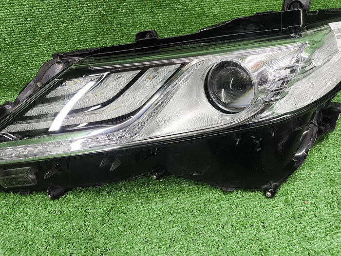 Фара левая Toyota Camry XV70 (2017-2021) LED
