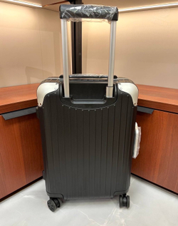 Чемодан Rimowa Hybrid