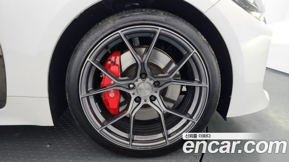 KIA Stinger 2.0 Turbo AWD — 2020