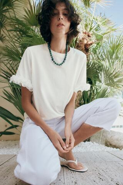 ХЛОПКОВАЯ ФУТБОЛКА С ОБОРКАМИ — ZARA