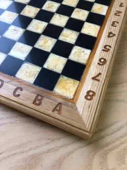 Шахматная доска с рамкой (дуб) 25*25 см