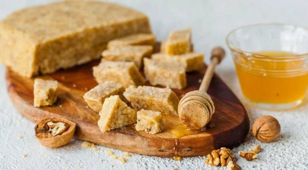 Халва Сокровища Сезама кунжутная Орех и курага 290 г 3 шт