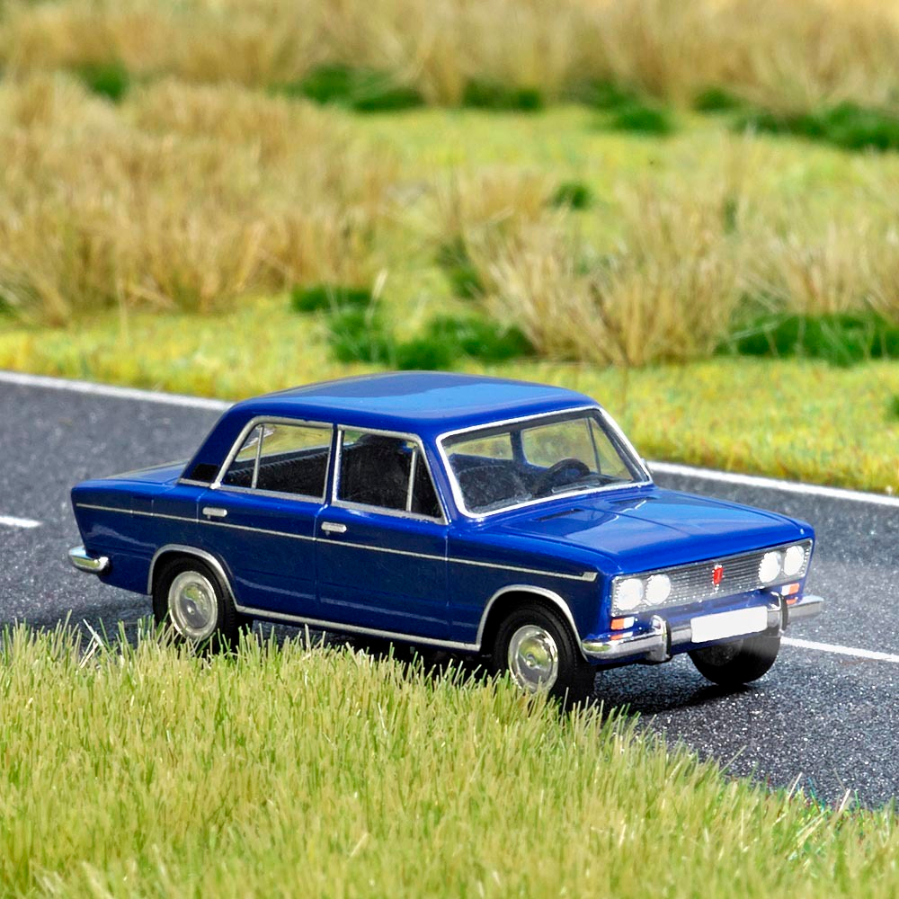 Автомобиь 1500, свет, 14-16 V, (H0)