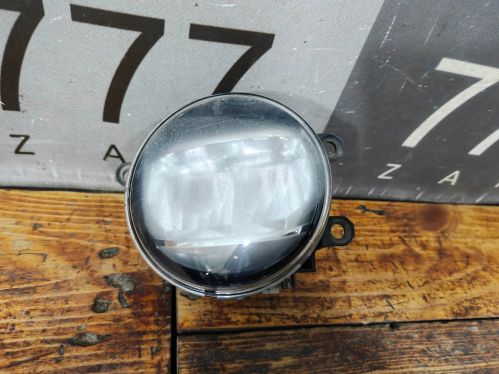 ПТФ передняя правая LED Toyota LC Prado 150, Camry XV70, Land Cruiser 200 Б/У Оригинал 8121048051