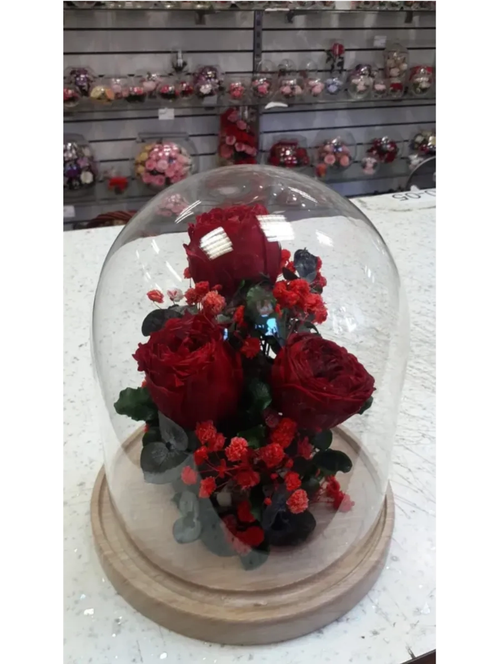 композиция из пионов, эвкалипта, лимониума