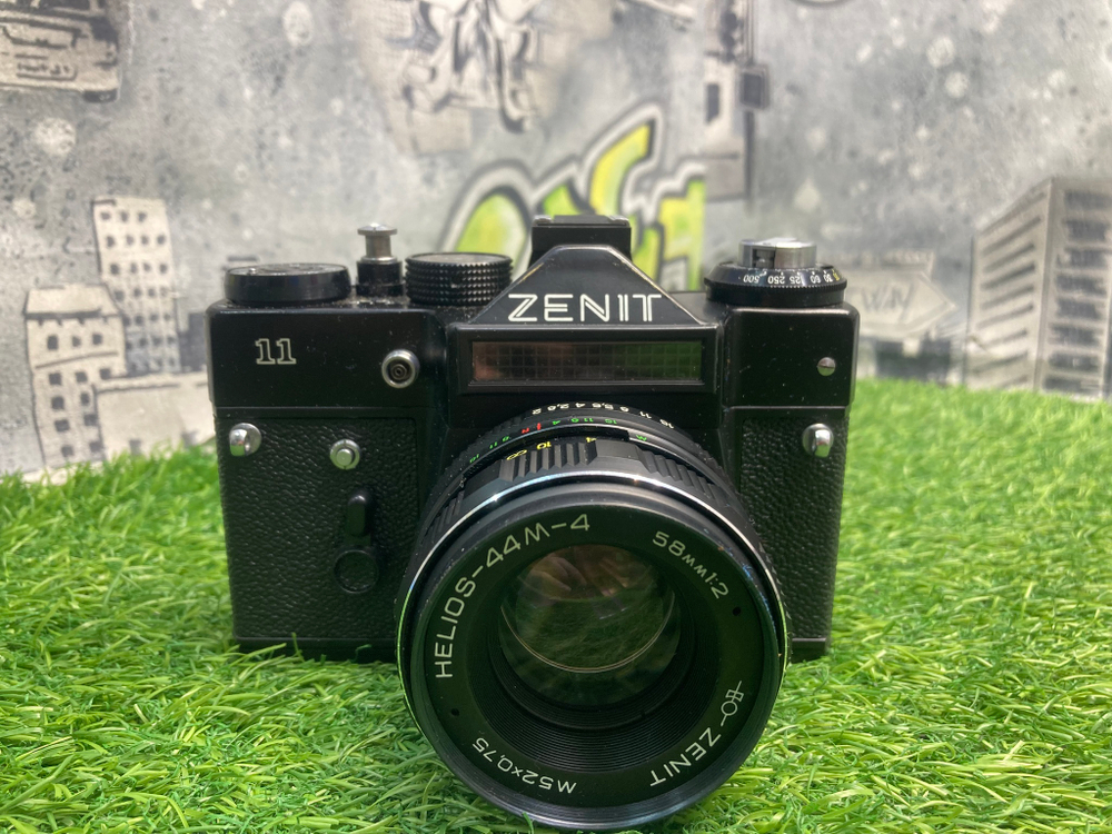 Пленочный фотоаппарат Zenit 11 + Helios-44M-4
