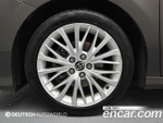 Toyota Camry 2.5 XLE Hybrid — 2019