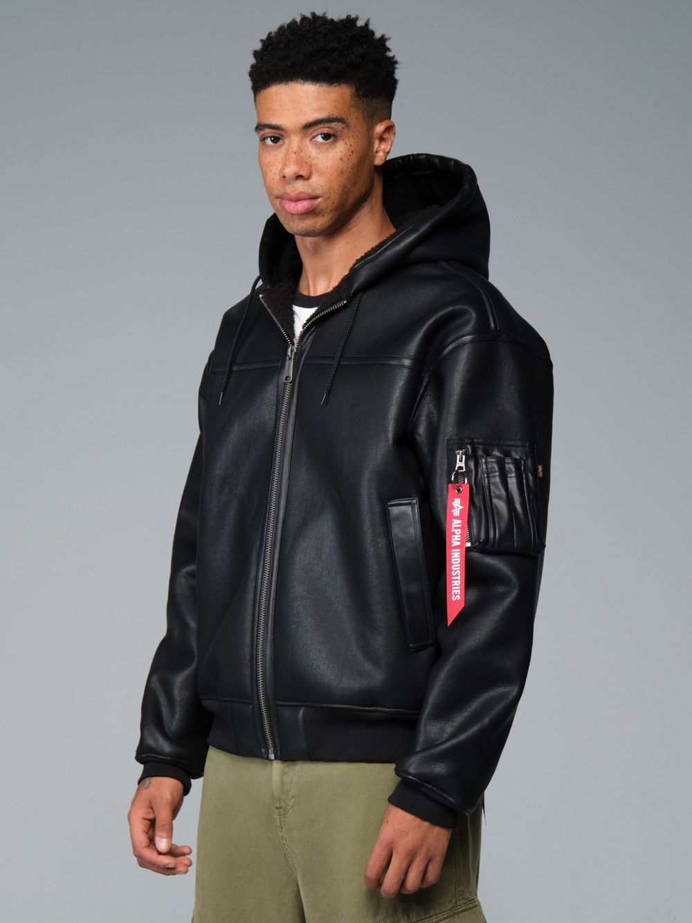 Куртка утепленная мужская ALPHA INDUSTRIES MA-1 HOODED RELAXED FIT FLIGHT JACKET (FAUX LTHR)