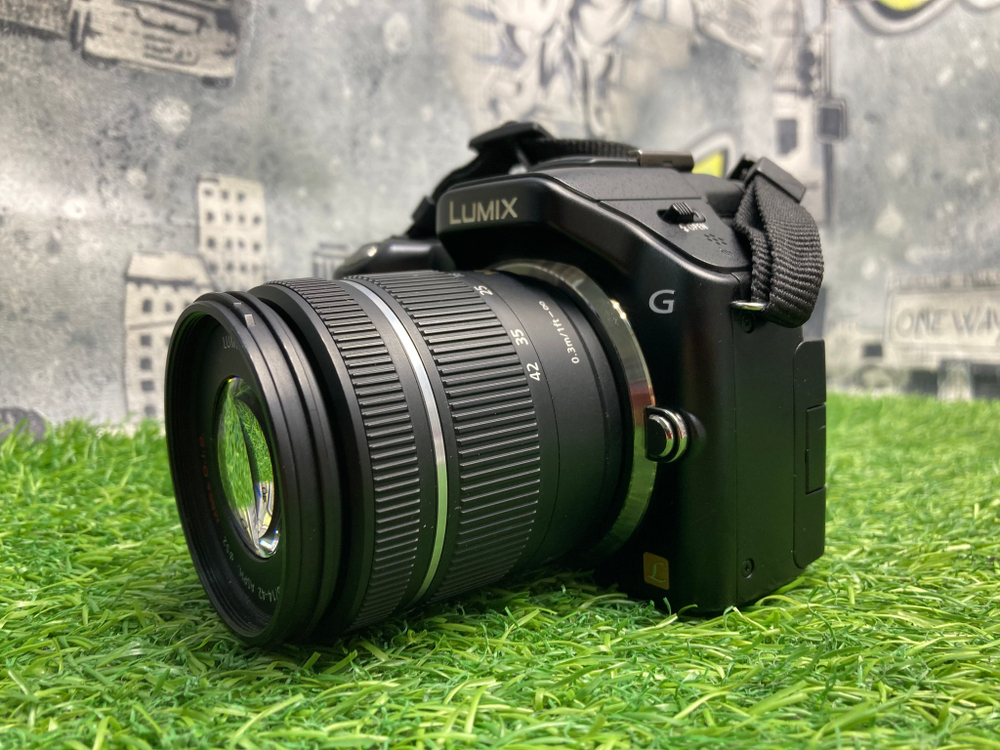 Panasonic Lumix G5 kit 14-42mm 750 кадров