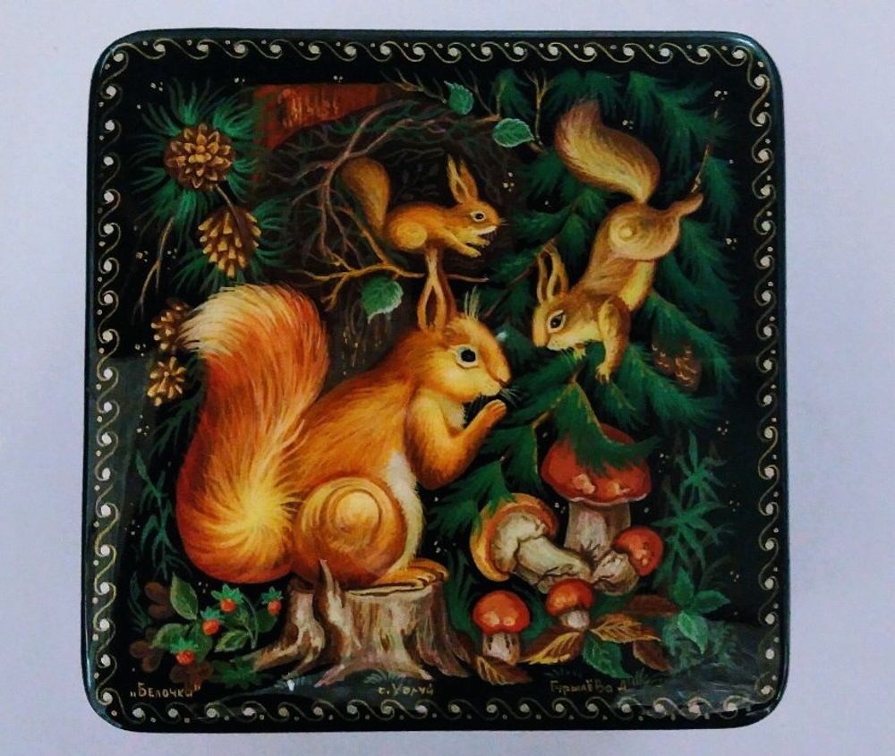 Шкатулка "Белки" 8×8 см