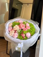 Букет из гортензии, кустовых пионовидных роз, диантусов, пионов и орнитогалума