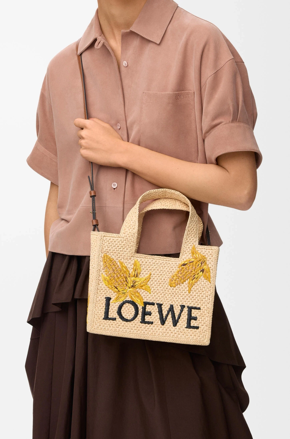 Loewe Маленькая сумка-тоут Font из рафии, натуральный/горчичный