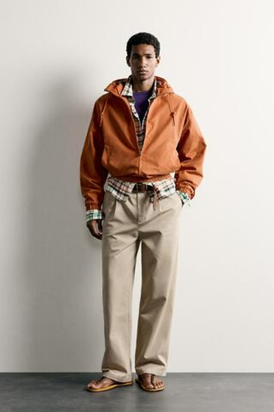 БРЮКИ ЧИНОС RELAXED FIT СО СКЛАДКАМИ — ZARA · 2003/302