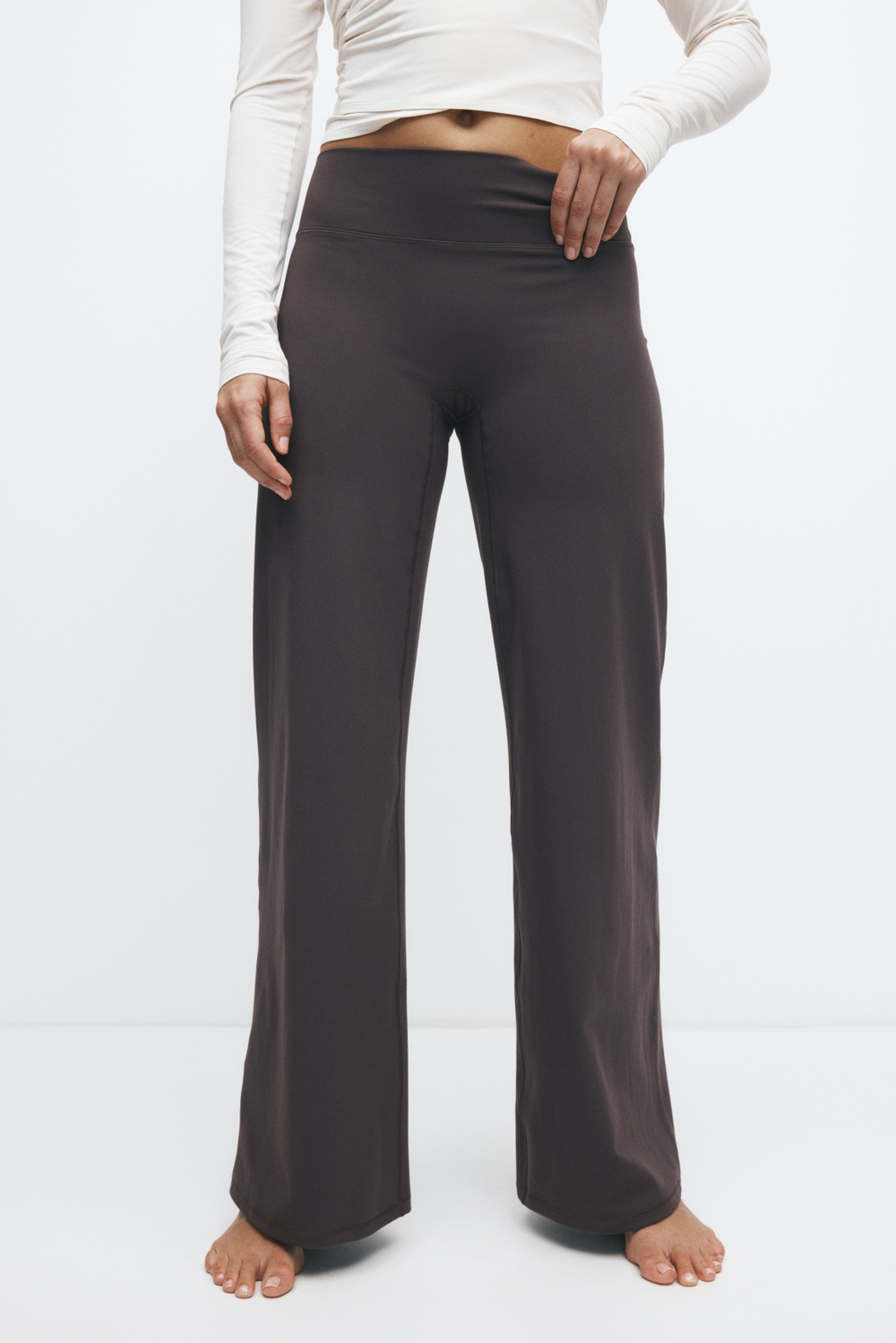Широкие спортивные брюки SoftMove™ - H&M