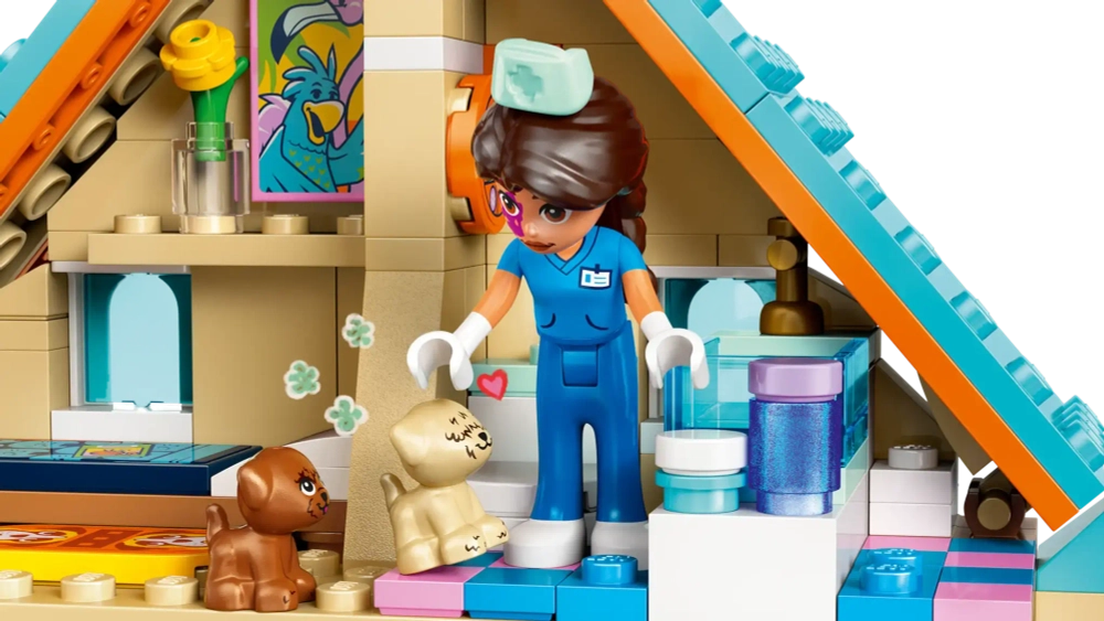 Конструктор LEGO Friends 42651 Ветеринарная клиника для лошадей и питомцев