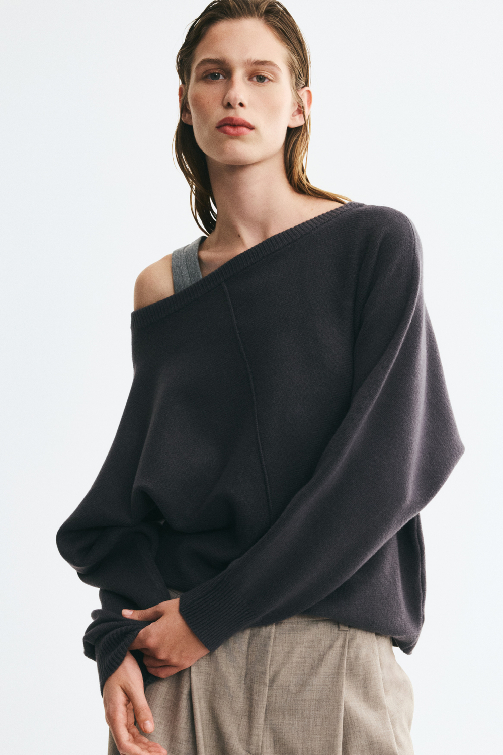 Свитер из смеси вискозы с вырезом «лодочка» - H&M